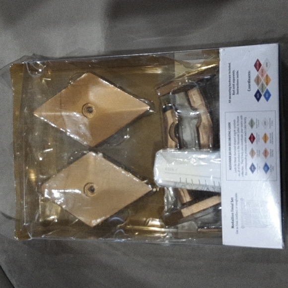 CURTAIN ALEXANDER JULIAN Medallion Finial Set BRONZE New in Box - Picture 3 of 4